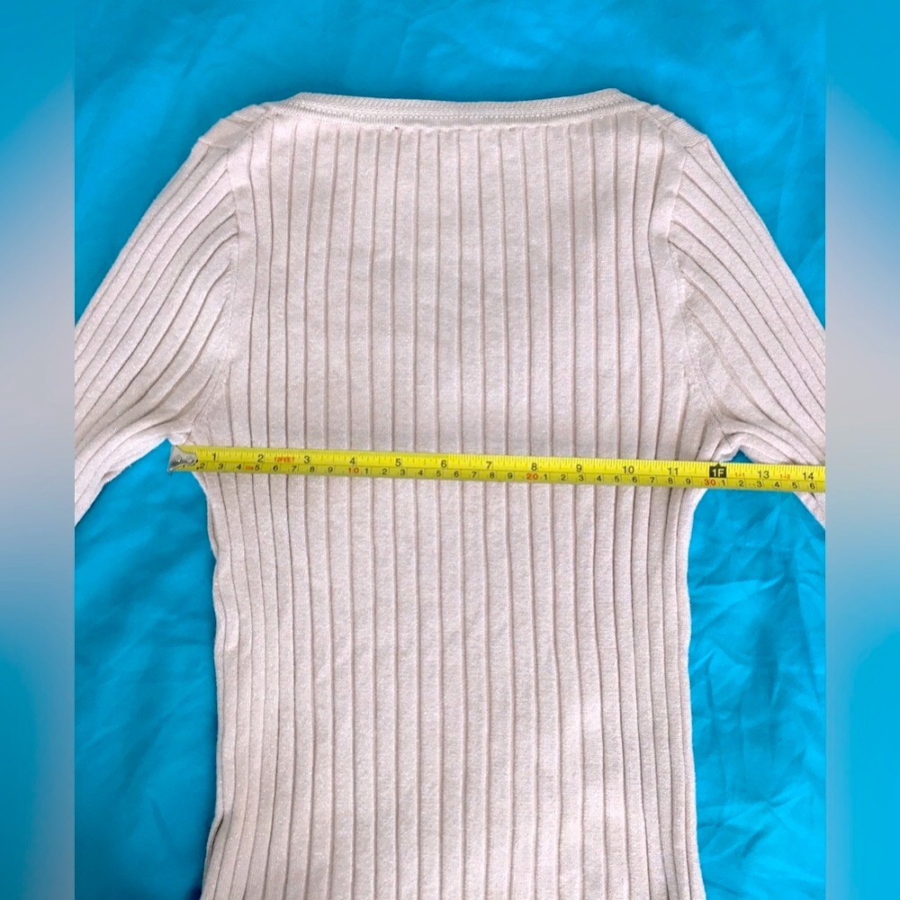 WHBM EUC soft pink with metallic accents stretchy vneck long sleeve top. - Picture 5 of 10